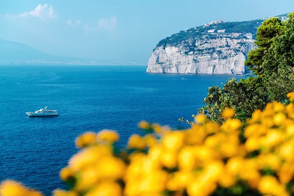 Pintoresco Piano di Sorrento, Costa Amalfitana. Italia — Foto de Stock