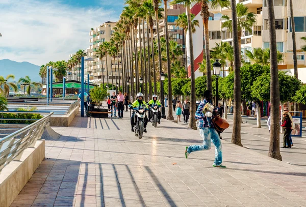 Police on a motorbikes in pursuit of the street vendor — Stock Photo, Image