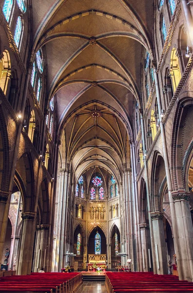 Insidan av romerska katolska kyrkan Saint Catharine — Stockfoto