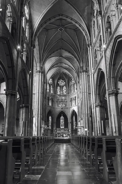 Insidan av romerska katolska kyrkan Saint Catharine — Stockfoto