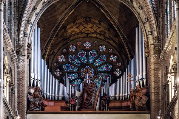 Organo a canne nella chiesa di Santa Caterina. Eindhoven, Paesi Bassi — Foto Stock