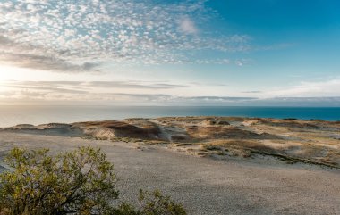 Sunrise tepeleri ve Baltık Denizi üzerinde. Curonian Spit, Nida, Litvanya