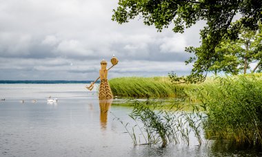 Curonian Lagoon yaz görünümüne. Neringa, Litvanya
