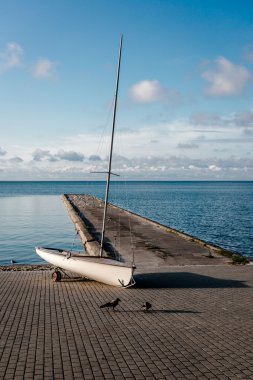 Nida pier tek tekne. Curonian Lagoon, Neringa. Litvanya