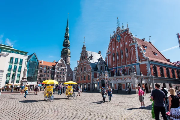 Riga, Letonya - 20 Ağustos 2015: gün görünümünü Town Hall Square 