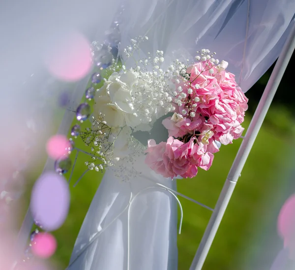 Düğün kemer dekorasyon yakın çekim — Stok fotoğraf