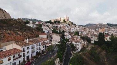 Velez-Blanco köyünün insansız hava aracı görüntüsü. İspanya