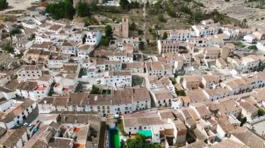 Velez-Blanco köyünün insansız hava aracı görüntüsü. İspanya