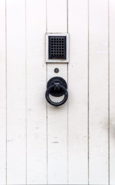 Siyah metal ahşap beyaz kapı kolu