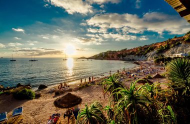 Cala d'Hort plaj gün batımında. Balear Adaları. Ibiza