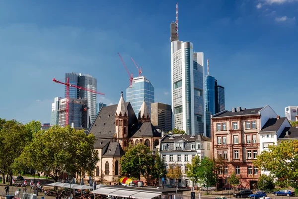 De skyline van Frankfurt am Main, Duitsland — Stockfoto