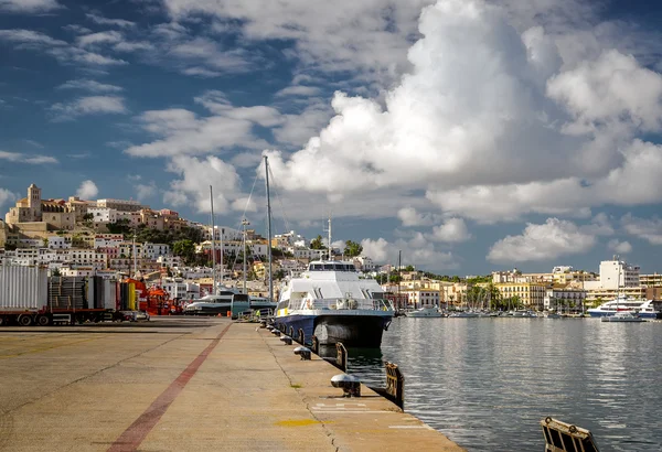 Moored vessels in the port of Ibiza, Balearic Islands. Spain — Stock Photo, Image