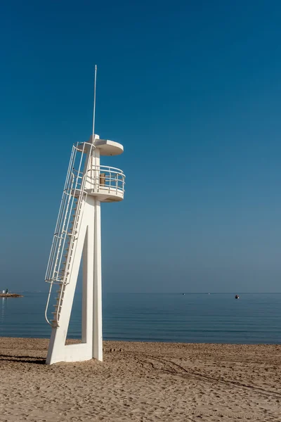 Cankurtaran Kulesi sahilde. El Campello, Alicante. İspanya — Stok fotoğraf