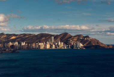 Benidorm şehrinin kıyı şeridi