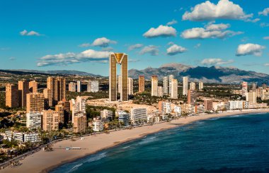 Benidorm şehrinin kıyı şeridi
