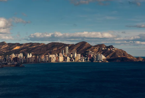 Linha costeira de uma cidade de Benidorm — Fotografia de Stock