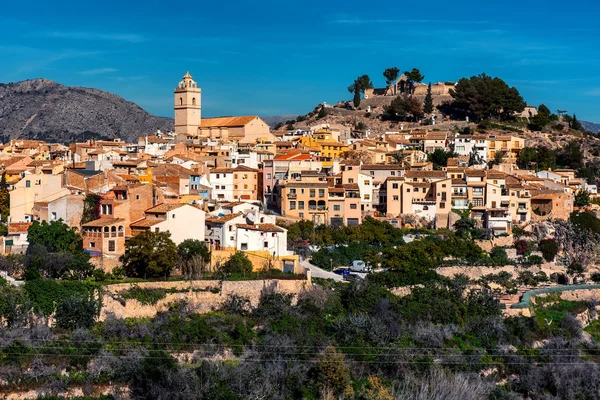 Pittoresk spansk sluttning byn Polop de la Marina — Stockfoto