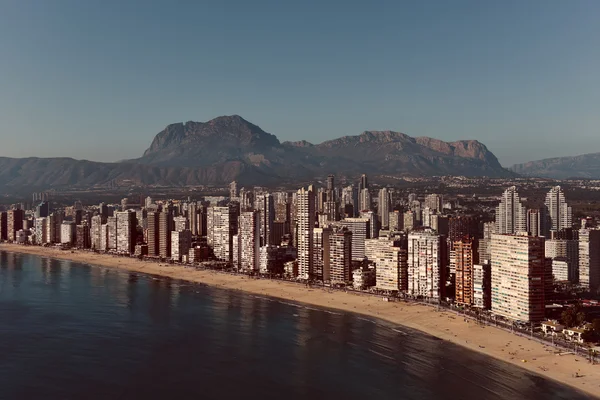 Costa de una ciudad de Benidorm — Foto de Stock