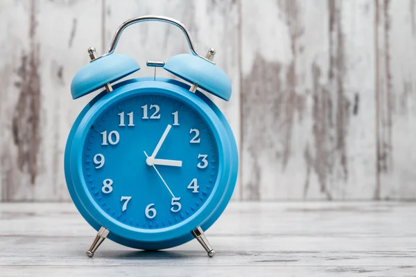 Blauwe retro alarm klok — Stockfoto