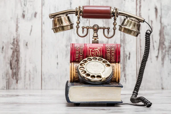 Ev dekorasyon olarak Retro telefon 