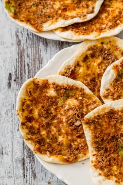 Hommade pide, Lahmacun