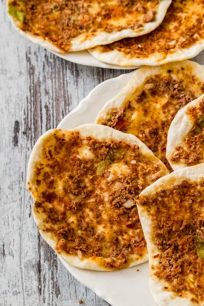 Hommade Turkish Pizza, Lahmacun — Stock Photo, Image