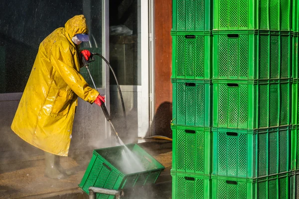 Worker Cleaning Boxes — Stock Photo, Image