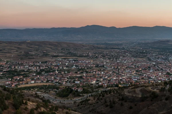 Paisaje dramático de la ciudad de Elazig al atardecer Imagen de stock