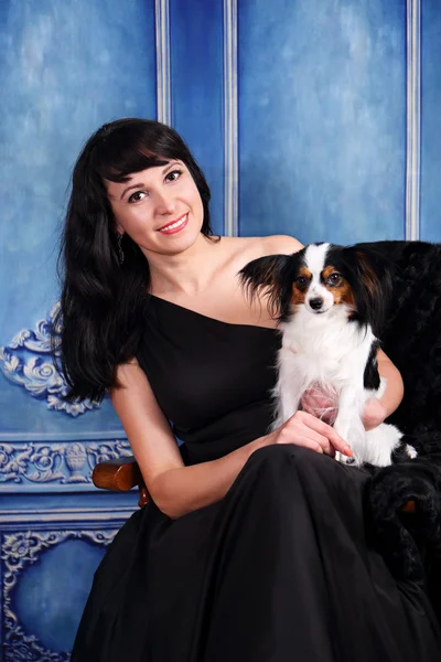 Портрет жінки з собакою — стокове фото