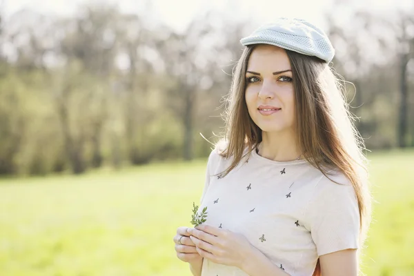 Portrét ženy venku — Stock fotografie