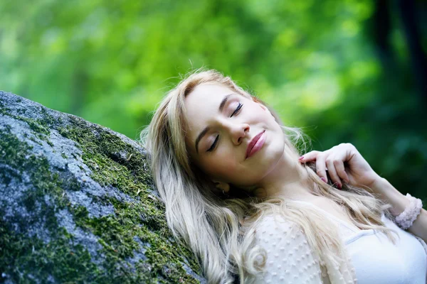 Girl on the rock — Stock Photo, Image