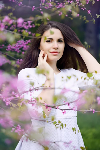 Retrato de una joven hermosa niña —  Fotos de Stock