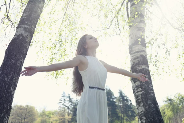 Happy girl inhales air — Stock Photo, Image