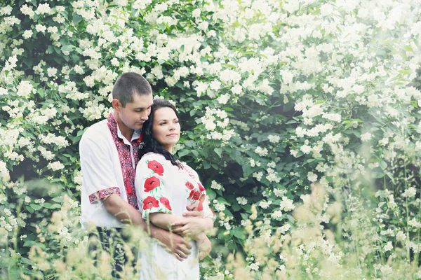 Couple near the jasmine bush — Stock Photo, Image