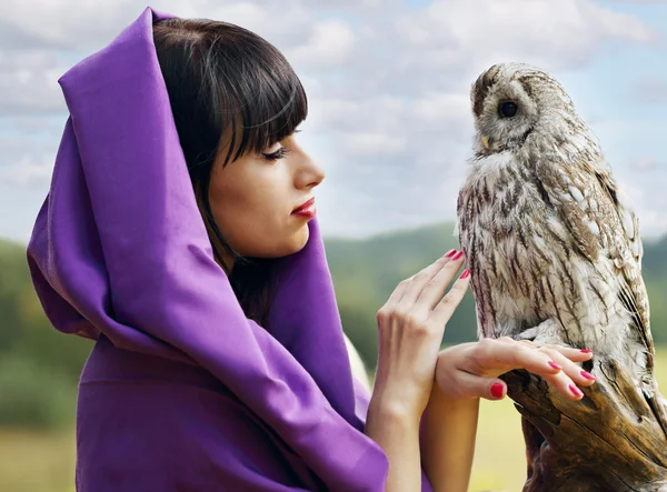 Witch talking with owl — Stock Photo, Image