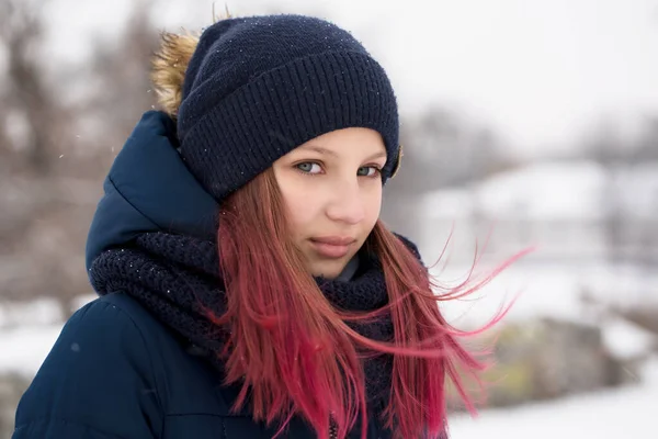 Flicka Med Rosa Hår Hatt — Stockfoto