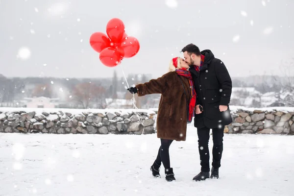 Young Handsome Guy Girl Balloons Walking Valentine Day — Stock Photo, Image