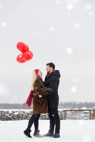 Young Handsome Guy Girl Balloons Walking Valentine Day — Stock Photo, Image