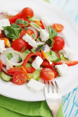 taze Sezar salatası