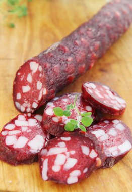 Kuru tütsülenmiş sosis