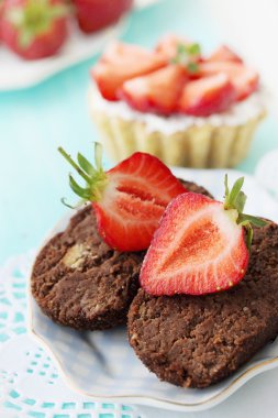 επιδόρπιο σοκολάτα φράουλα