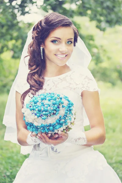 Sposa con bouquet, vintage — Foto Stock