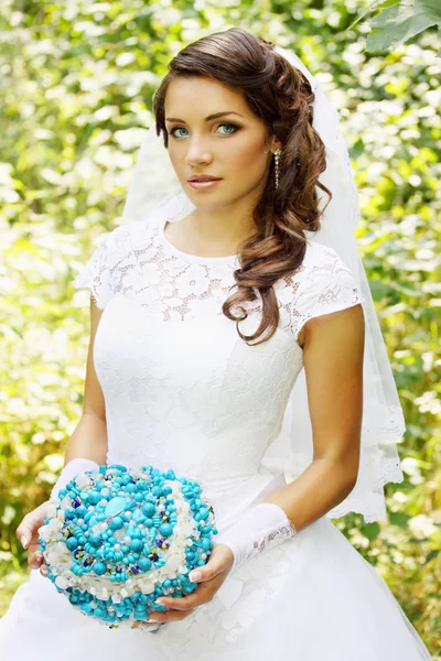 Bride with a bouquet of stone — Stock Photo, Image