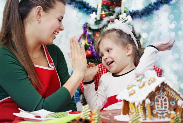 Clapping her hands — Stock Photo, Image