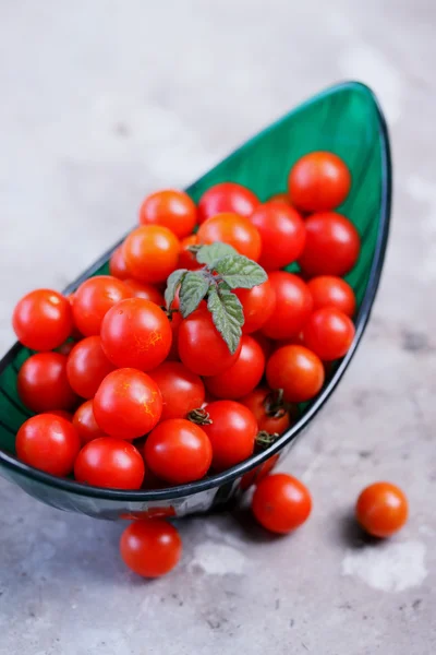 Cherry tomatoes in a green bowl — Stock Photo, Image