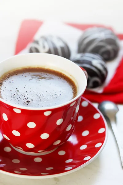 Aromatischer Kaffee mit Milch — Stockfoto