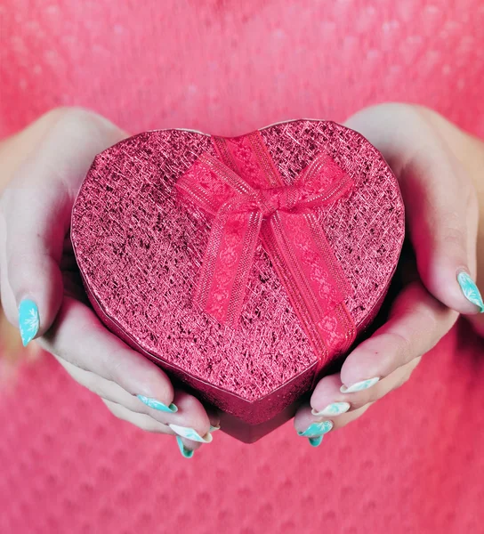 Pink heart-shaped box — Zdjęcie stockowe