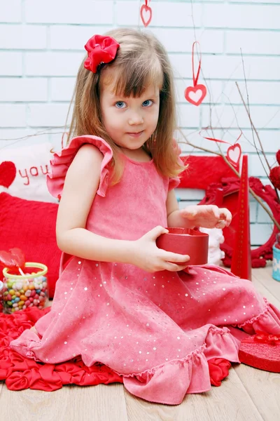 Girl with a box — Stock Photo, Image