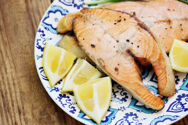 Filetes asado pescado rojo —  Fotos de Stock