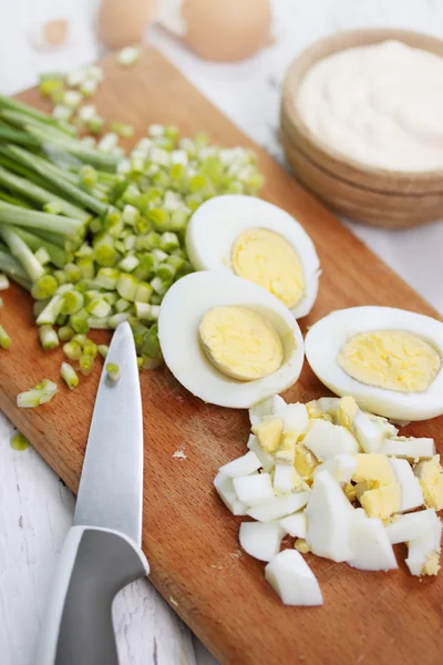 Cooking spring salad with eggs — Stock Photo, Image